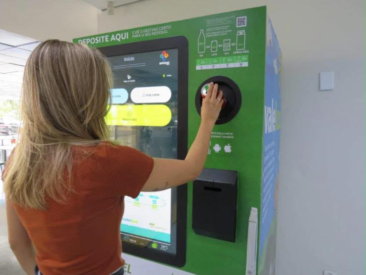 Do lixo ao desconto: brasilienses já transformaram quase 13 toneladas de recicláveis em economia na conta de luz